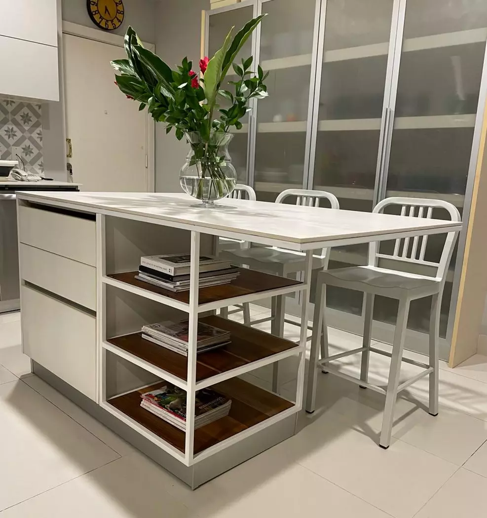 Minimalist Dark Kitchen